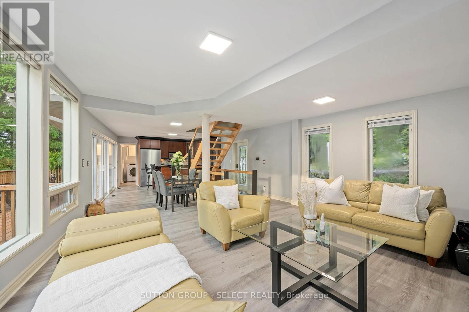 5284 Cliff Road, Lambton Shores (Forest), Ontario  N0N 1J7 - Photo 7 - X12264080