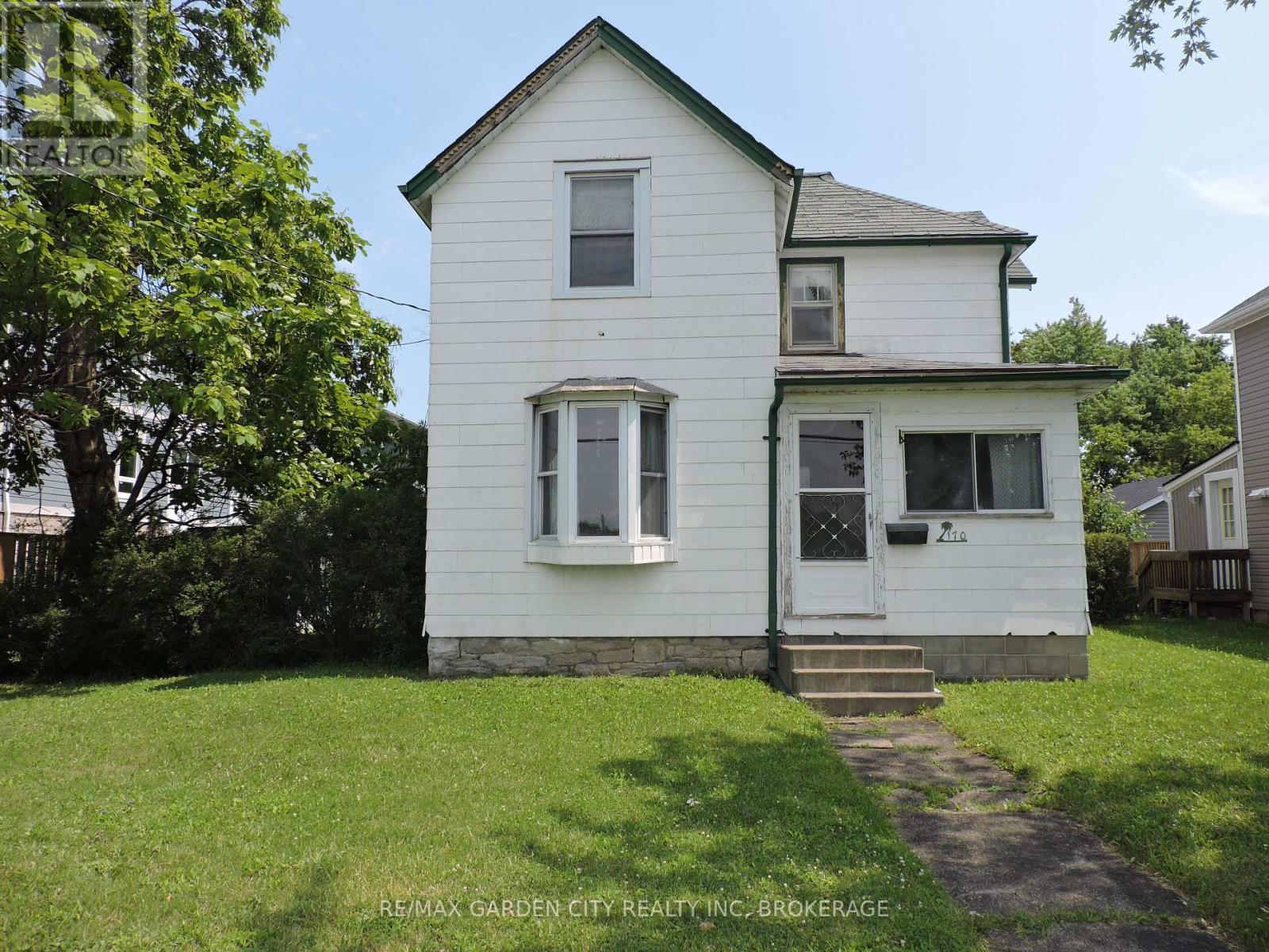 170 Oakdale Avenue, St. Catharines, Ontario  L2P 2K9 - Photo 2 - X12264117