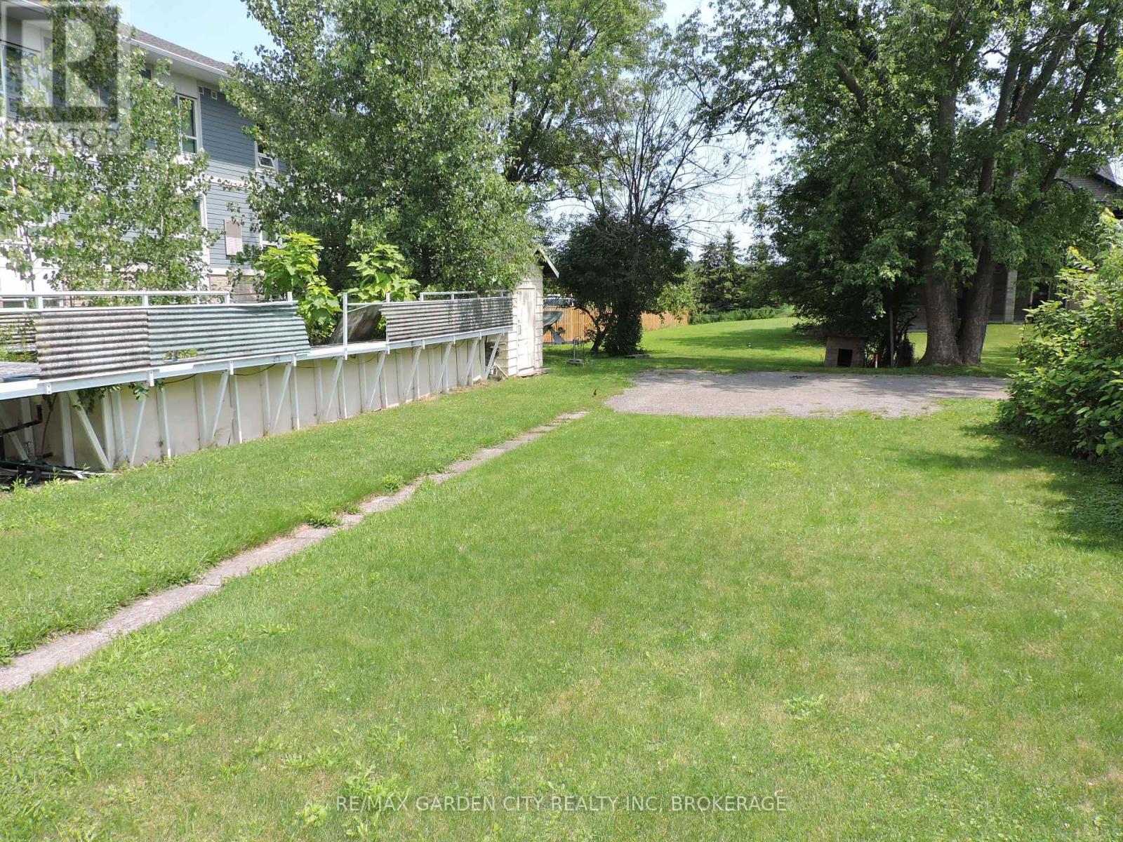 170 Oakdale Avenue, St. Catharines, Ontario  L2P 2K9 - Photo 3 - X12264117