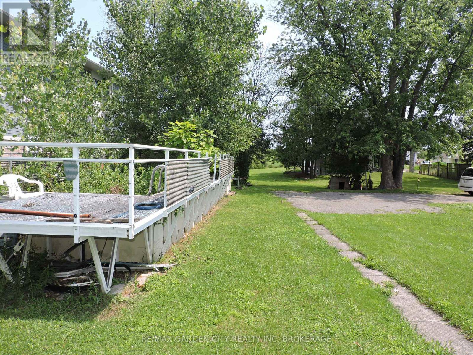 170 Oakdale Avenue, St. Catharines, Ontario  L2P 2K9 - Photo 4 - X12264117
