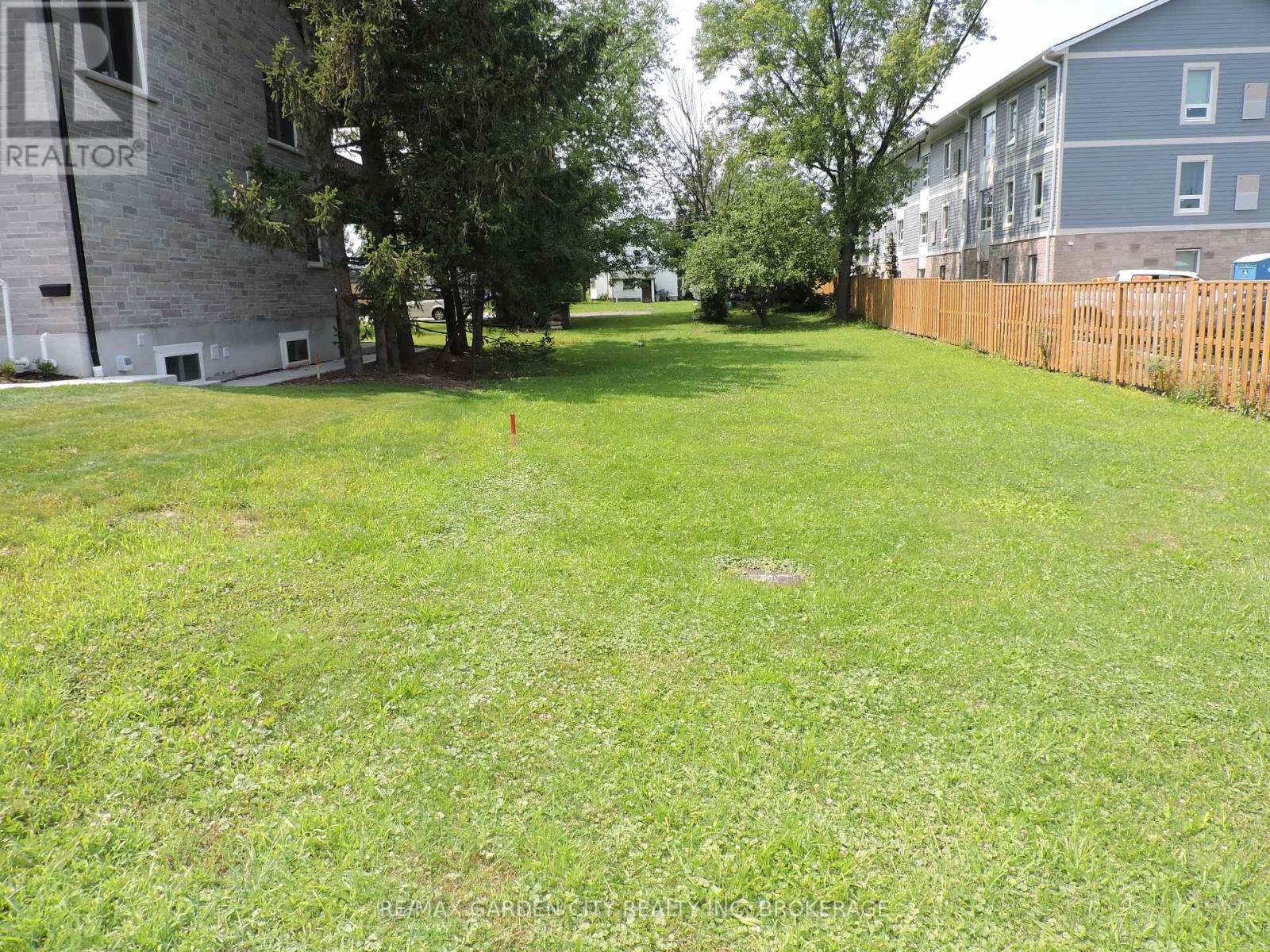 170 Oakdale Avenue, St. Catharines, Ontario  L2P 2K9 - Photo 5 - X12264117