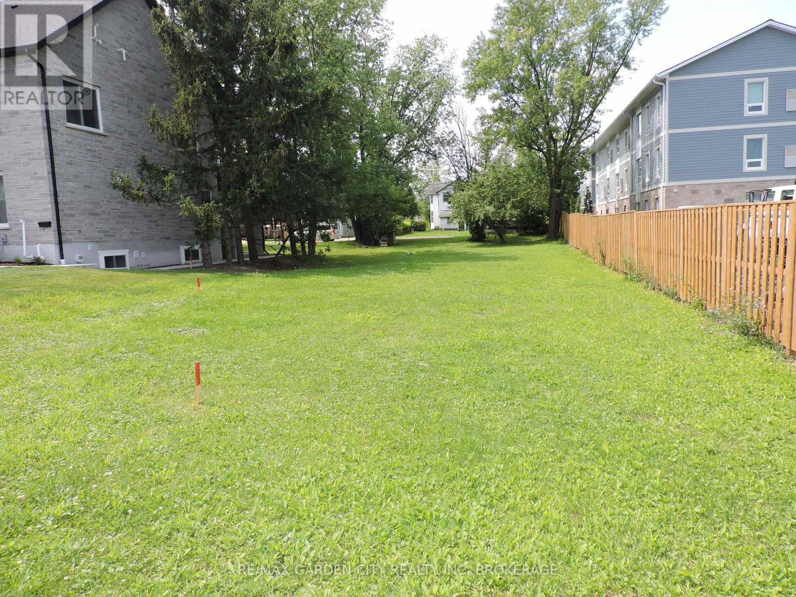 170 Oakdale Avenue, St. Catharines, Ontario  L2P 2K9 - Photo 6 - X12264117