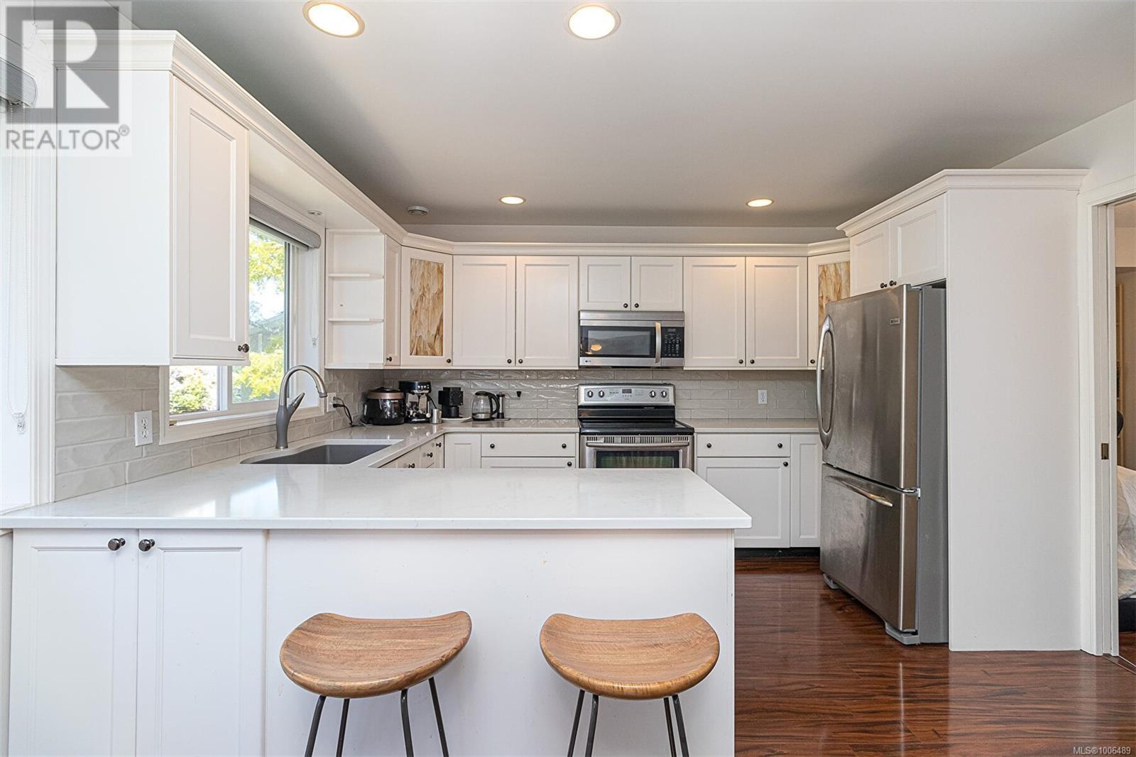 Property at 2619 Crystalview Dr image 4