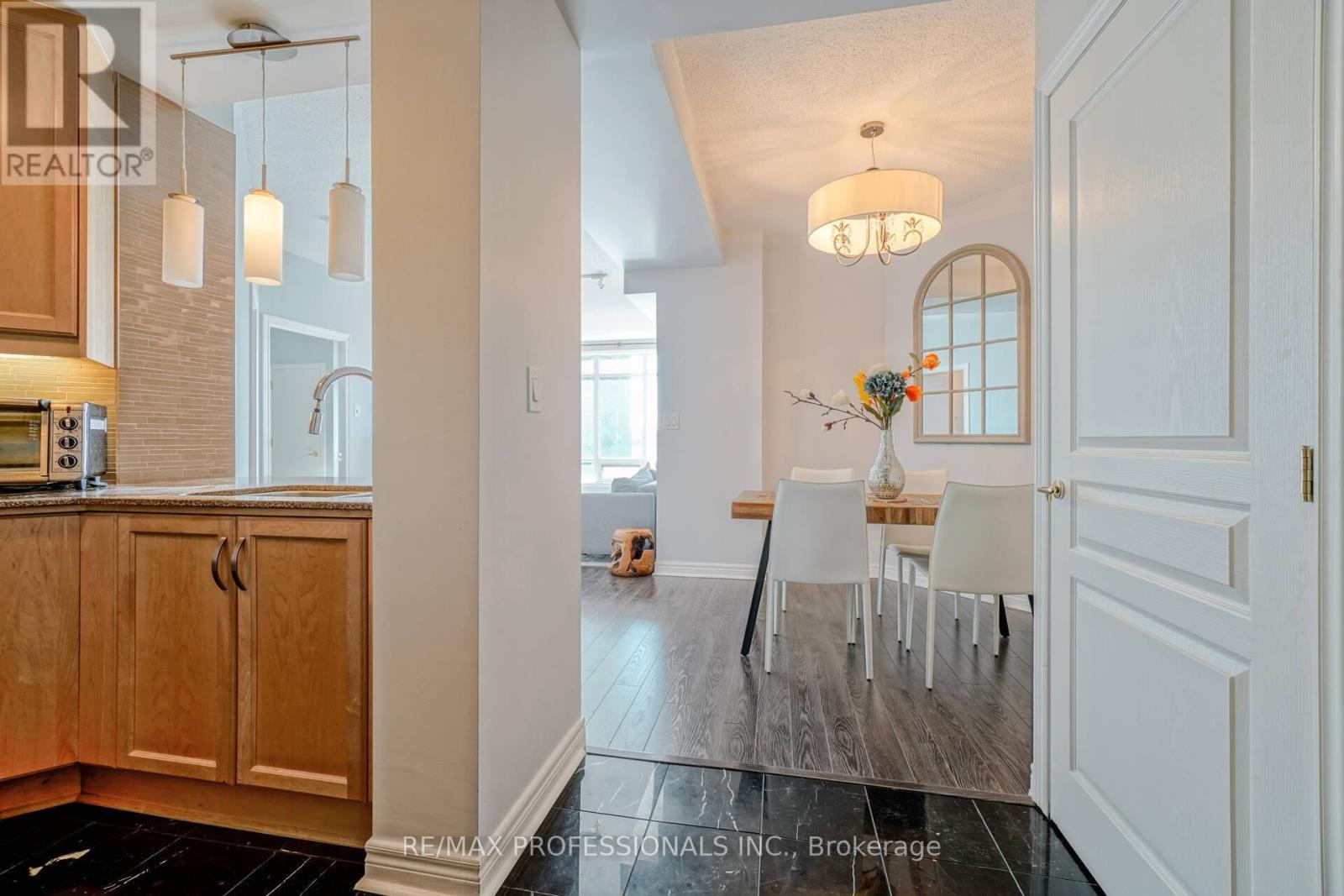 1107 - 100 Hayden Street, Toronto, Ontario  M4Y 3C7 - Photo 10 - C12264053