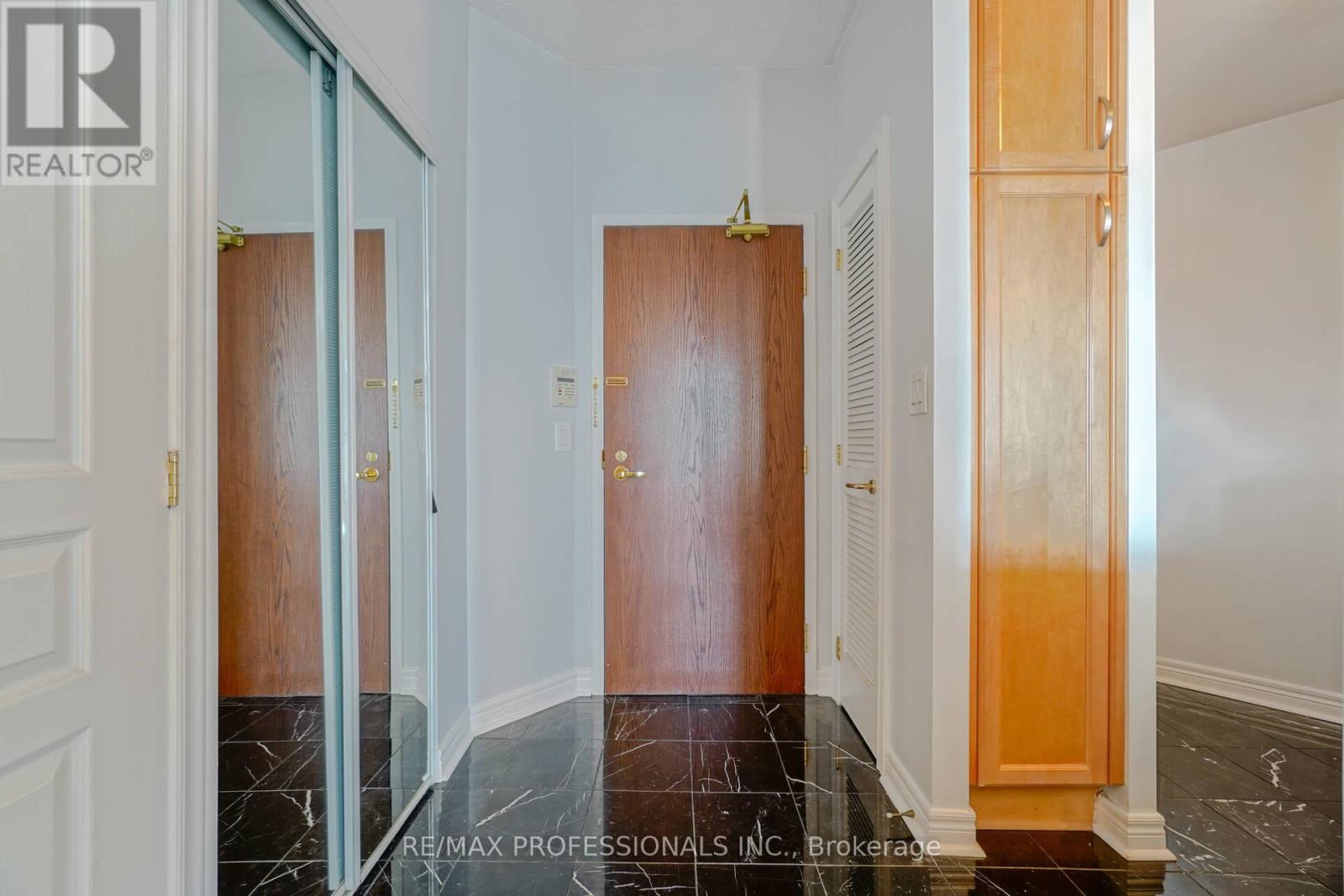1107 - 100 Hayden Street, Toronto, Ontario  M4Y 3C7 - Photo 5 - C12264053