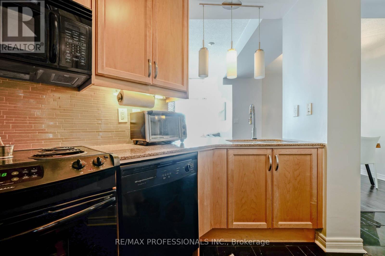 1107 - 100 Hayden Street, Toronto, Ontario  M4Y 3C7 - Photo 7 - C12264053