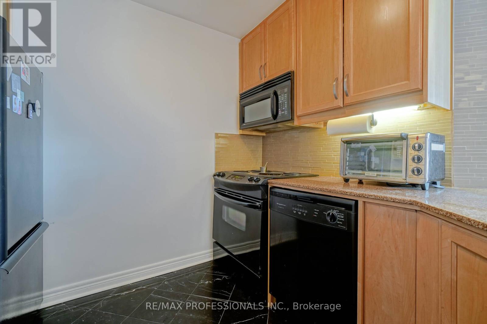 1107 - 100 Hayden Street, Toronto, Ontario  M4Y 3C7 - Photo 9 - C12264053