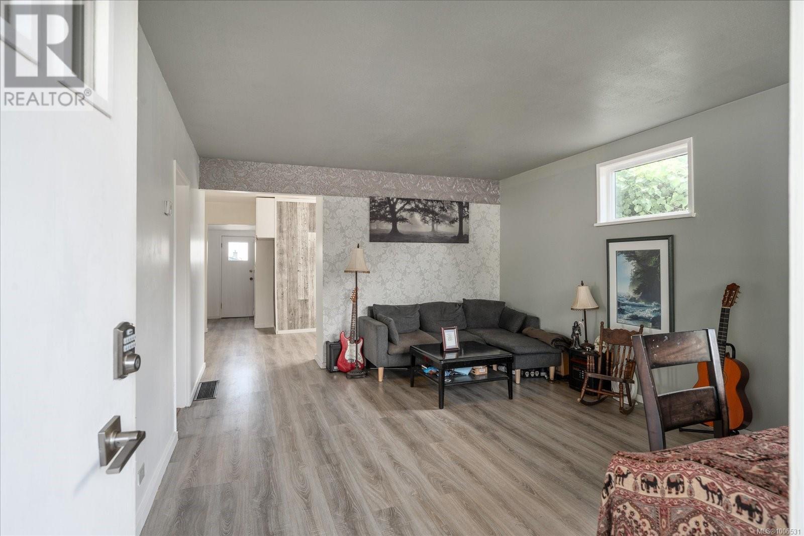 Property at 221 Princess St image 2
