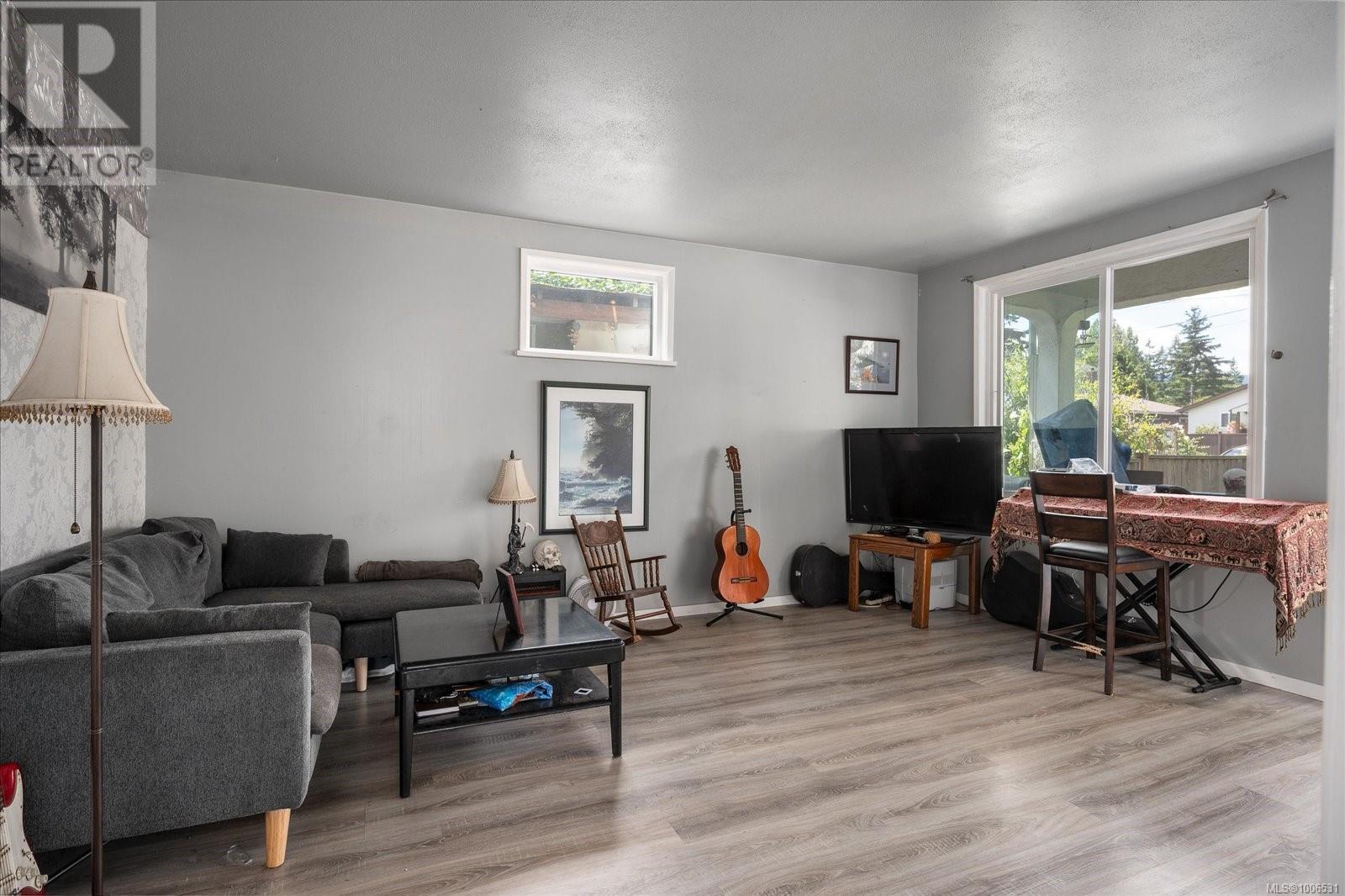 Property at 221 Princess St image 3