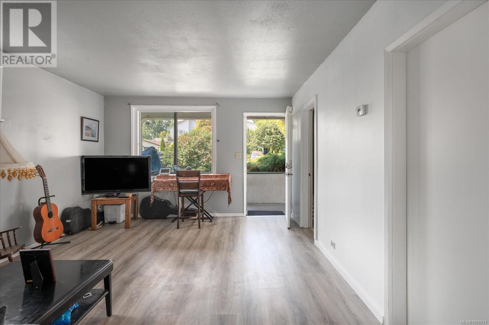 Property at 221 Princess St image 4