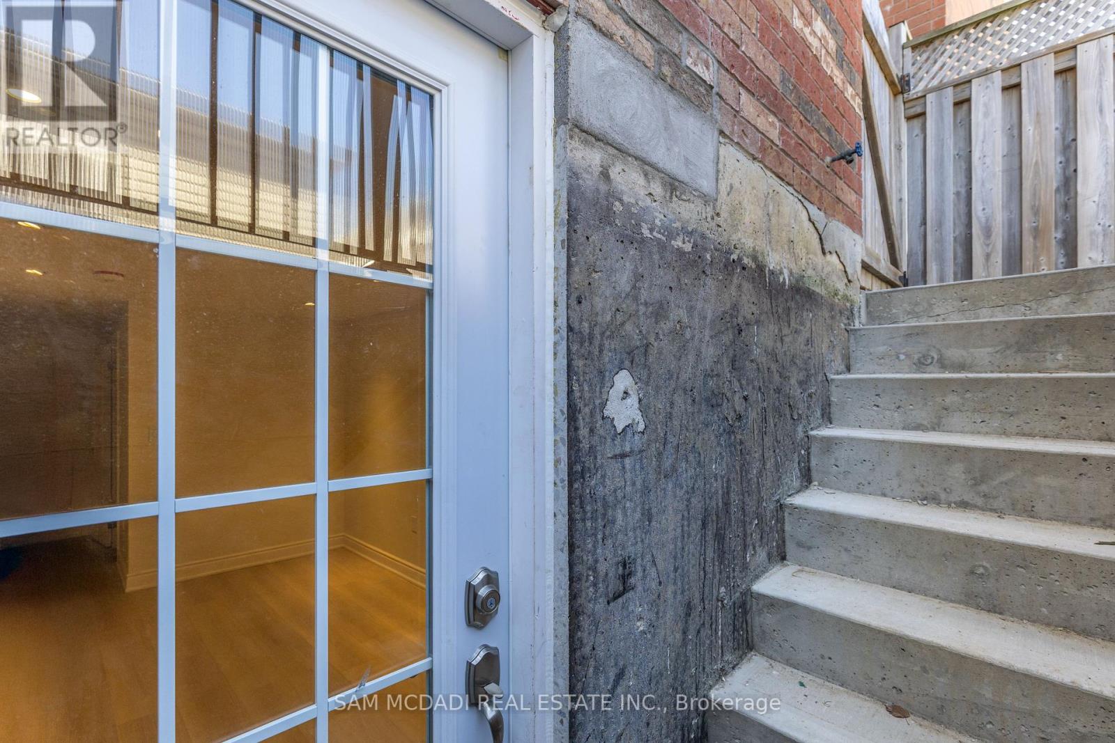 5489 Festival Drive, Mississauga, Ontario  L5M 0G6 - Photo 4 - W12264039