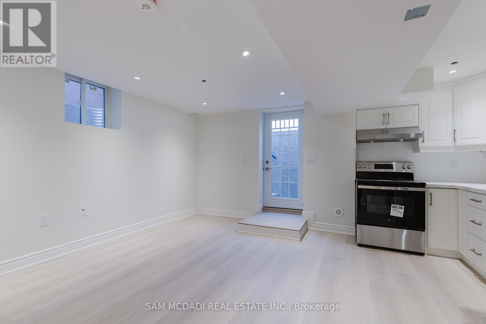 5489 Festival Drive, Mississauga, Ontario  L5M 0G6 - Photo 6 - W12264039