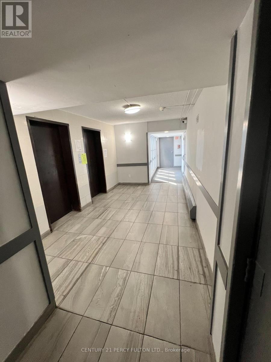 828 - 4645 Jane Street, Toronto, Ontario M3N 2K9 - Photo 2 - W12264140