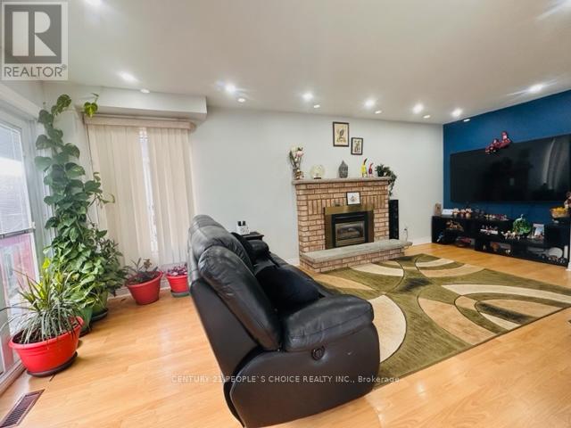 15 Lord Simcoe Drive, Brampton, Ontario  L6S 5G4 - Photo 12 - W12264149