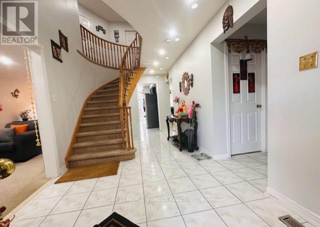 15 Lord Simcoe Drive, Brampton, Ontario  L6S 5G4 - Photo 13 - W12264149