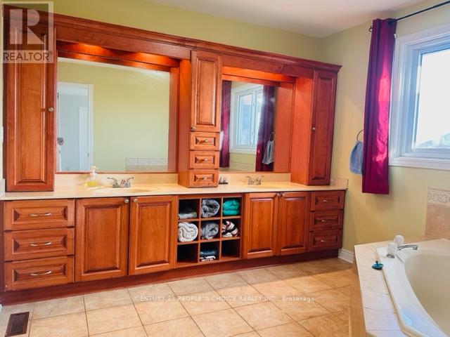 15 Lord Simcoe Drive, Brampton, Ontario  L6S 5G4 - Photo 25 - W12264149