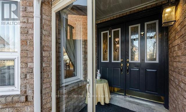 15 Lord Simcoe Drive, Brampton, Ontario  L6S 5G4 - Photo 3 - W12264149