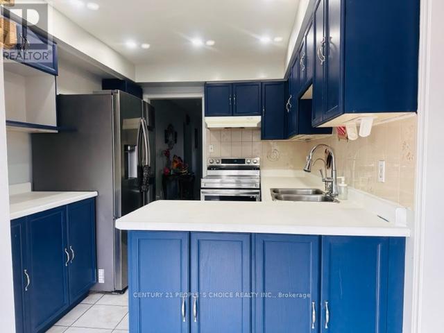 15 Lord Simcoe Drive, Brampton, Ontario  L6S 5G4 - Photo 4 - W12264149