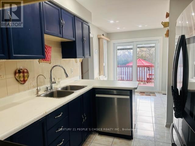 15 Lord Simcoe Drive, Brampton, Ontario  L6S 5G4 - Photo 5 - W12264149