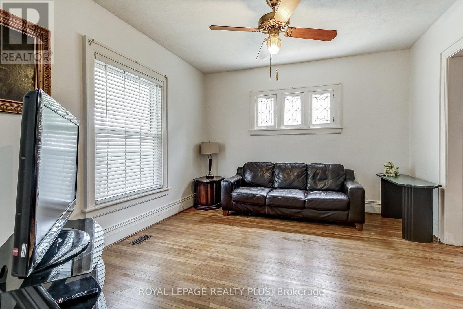 Property at 6062 BARKER STREET image 3