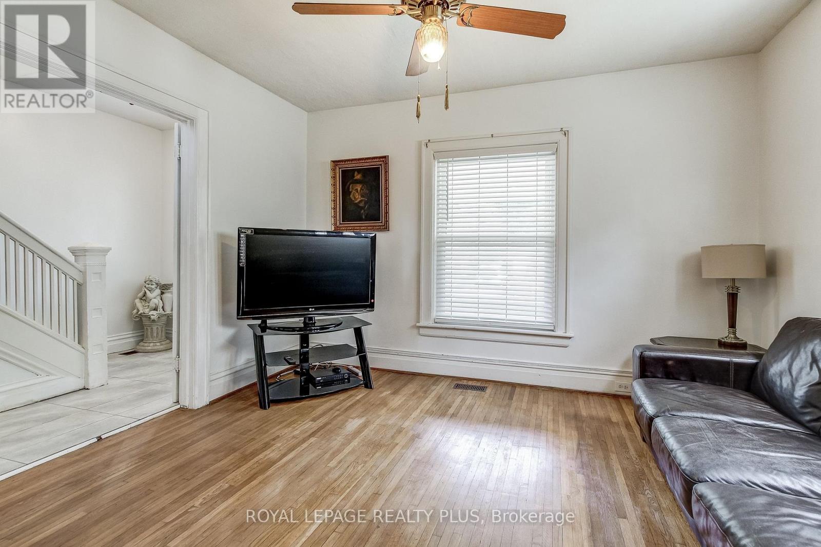 Property at 6062 BARKER STREET image 4