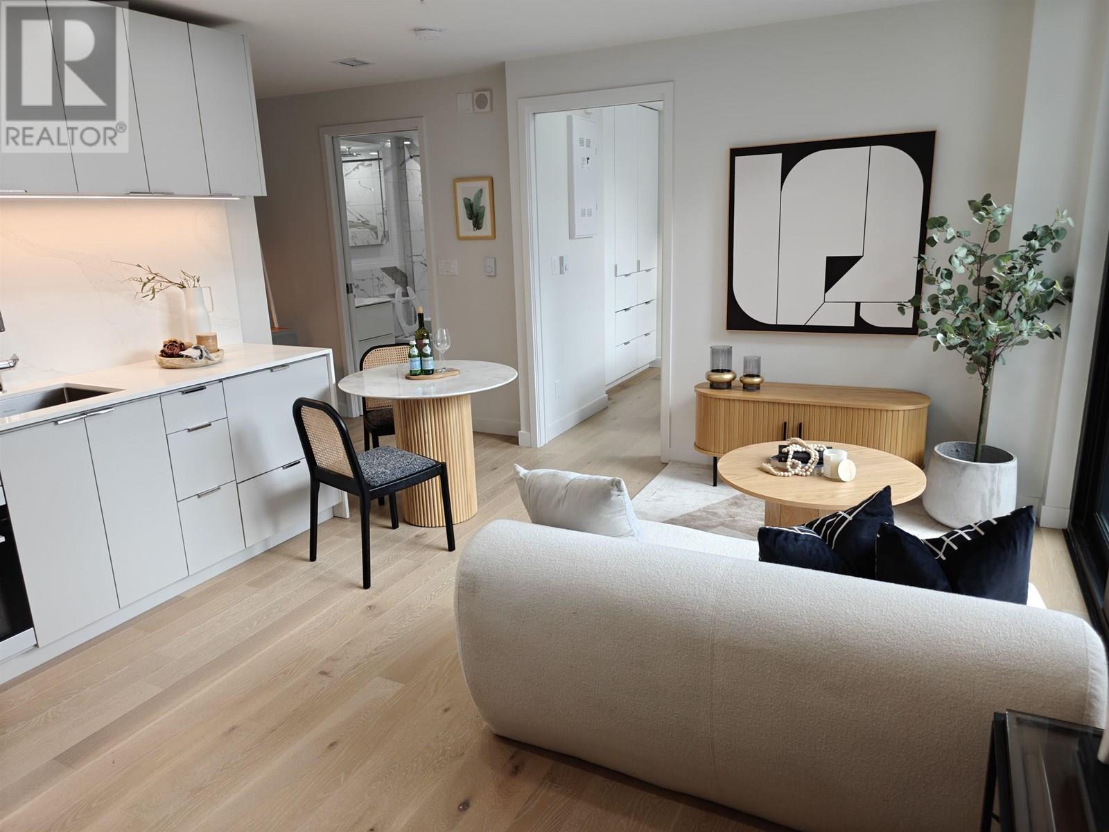 704 239 KEEFER STREET, vancouver, British Columbia V6A1X6