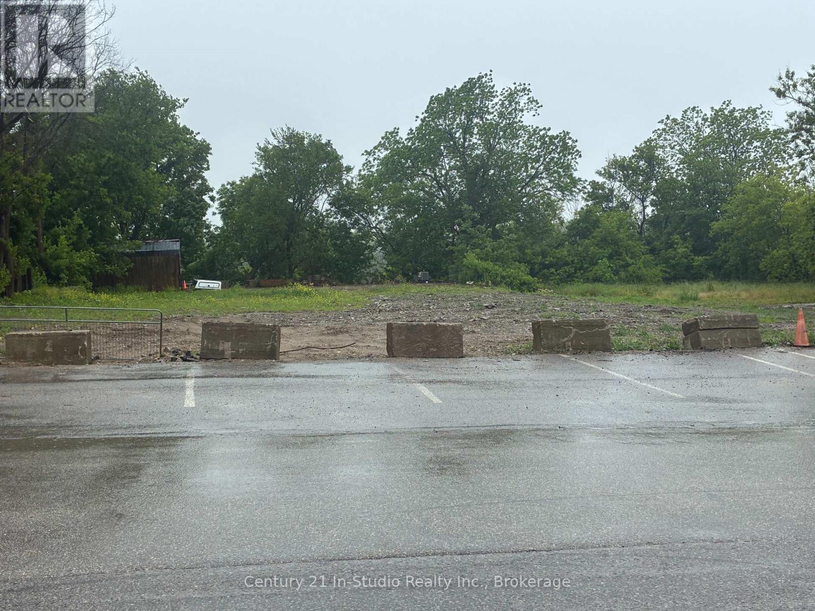 330 Durham Market Street S, Kincardine, Ontario  N2Z 2A2 - Photo 3 - X12264240