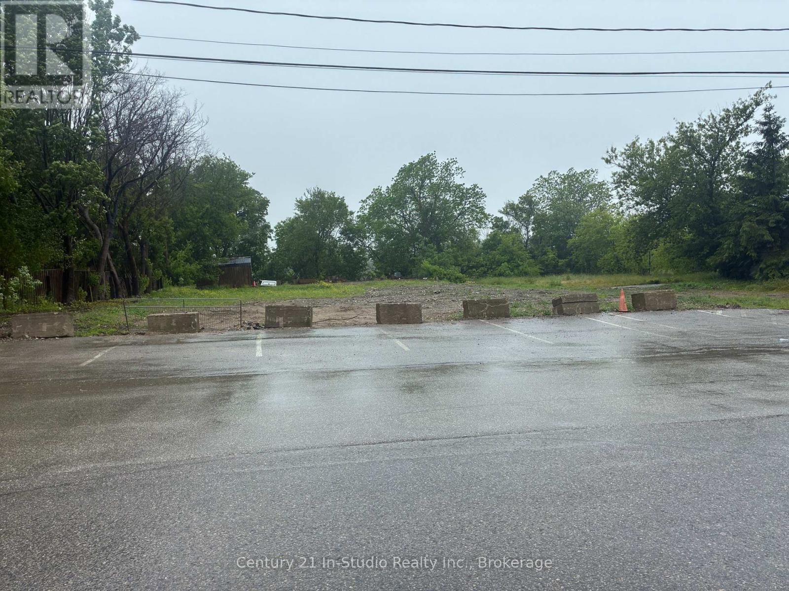 330 Durham Market Street S, Kincardine, Ontario  N2Z 2A2 - Photo 4 - X12264240