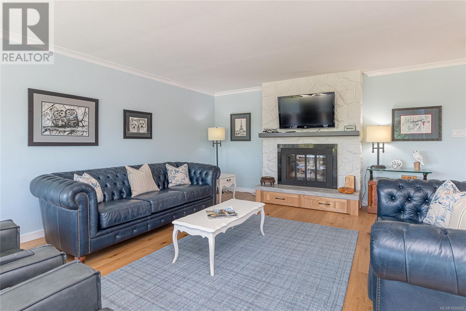 Property at 2513 Cosgrove Cres image 4