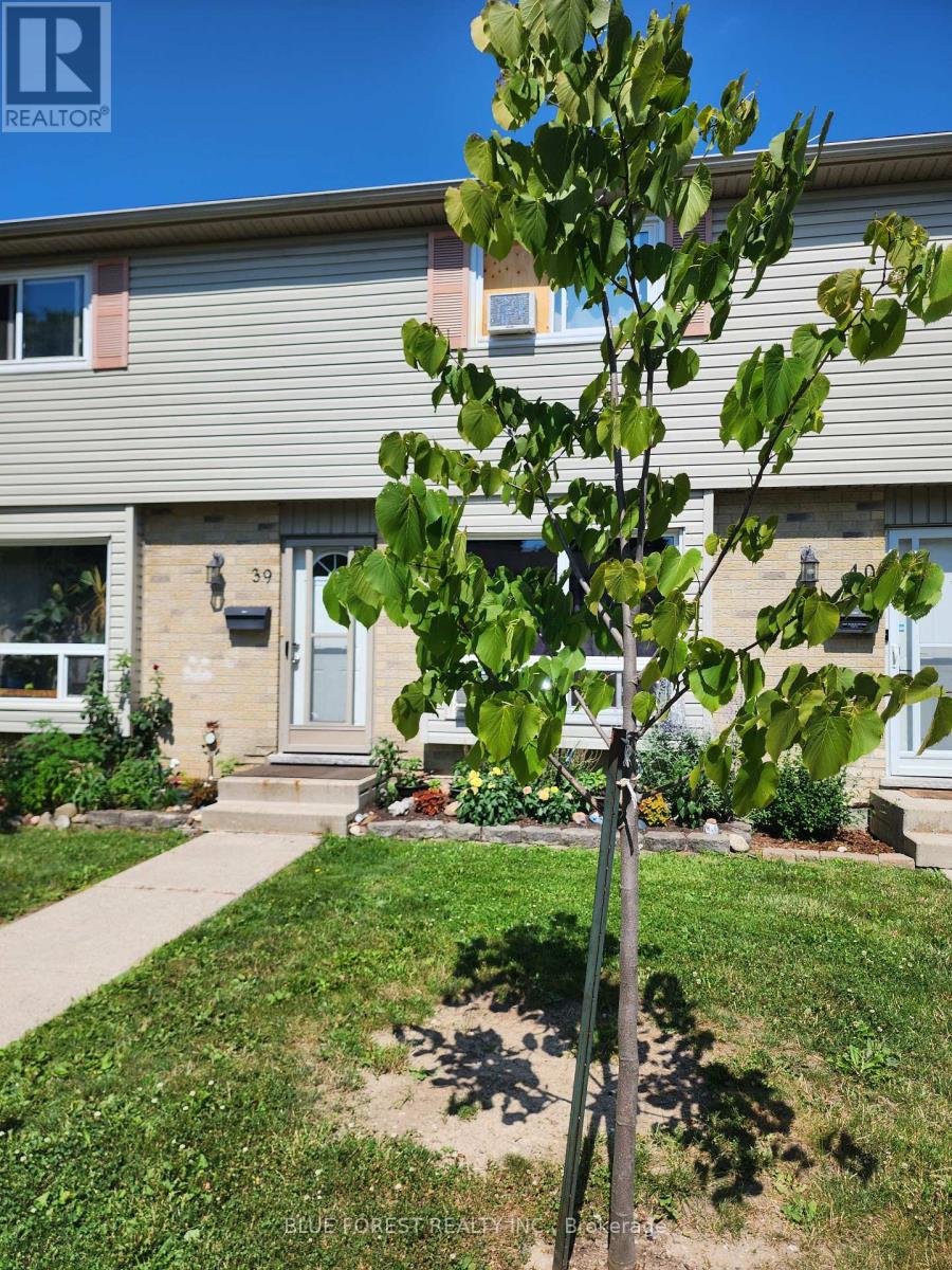 39 - 475 Sandringham Crescent, London South, Ontario  N6C 5B9 - Photo 3 - X12263499
