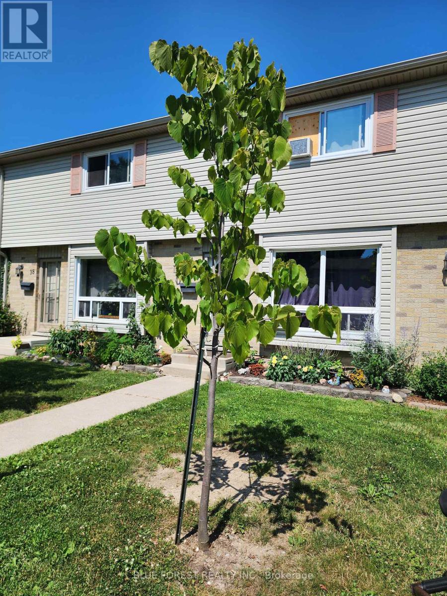 39 - 475 Sandringham Crescent, London South, Ontario  N6C 5B9 - Photo 2 - X12263499