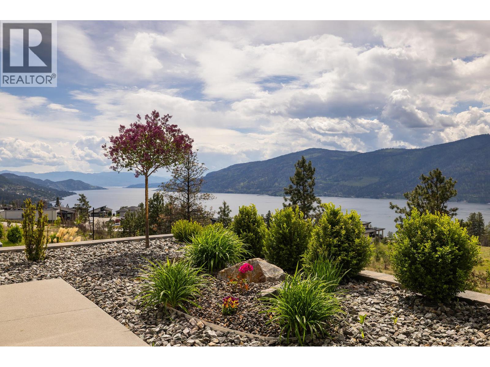 9814 Beacon Hill Crescent, Lake Country, British Columbia  V4V 0A9 - Photo 2 - 10348188