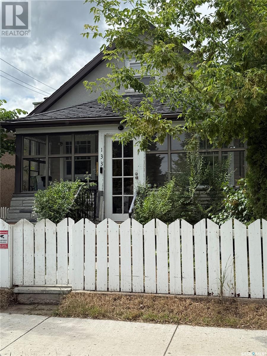 Property at 133 M AVENUE S image 1