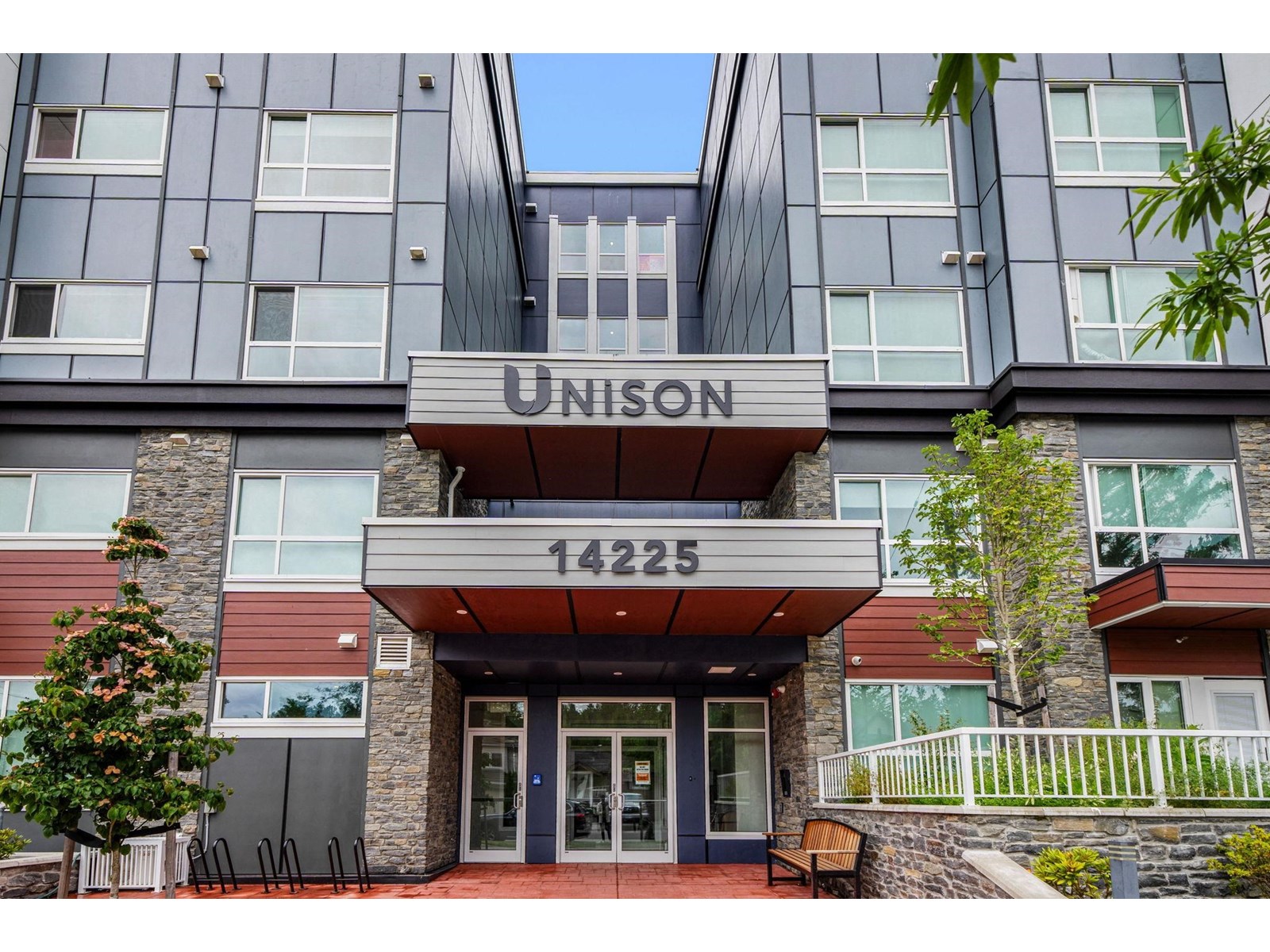 303 14225 103A AVENUE, Surrey, British Columbia