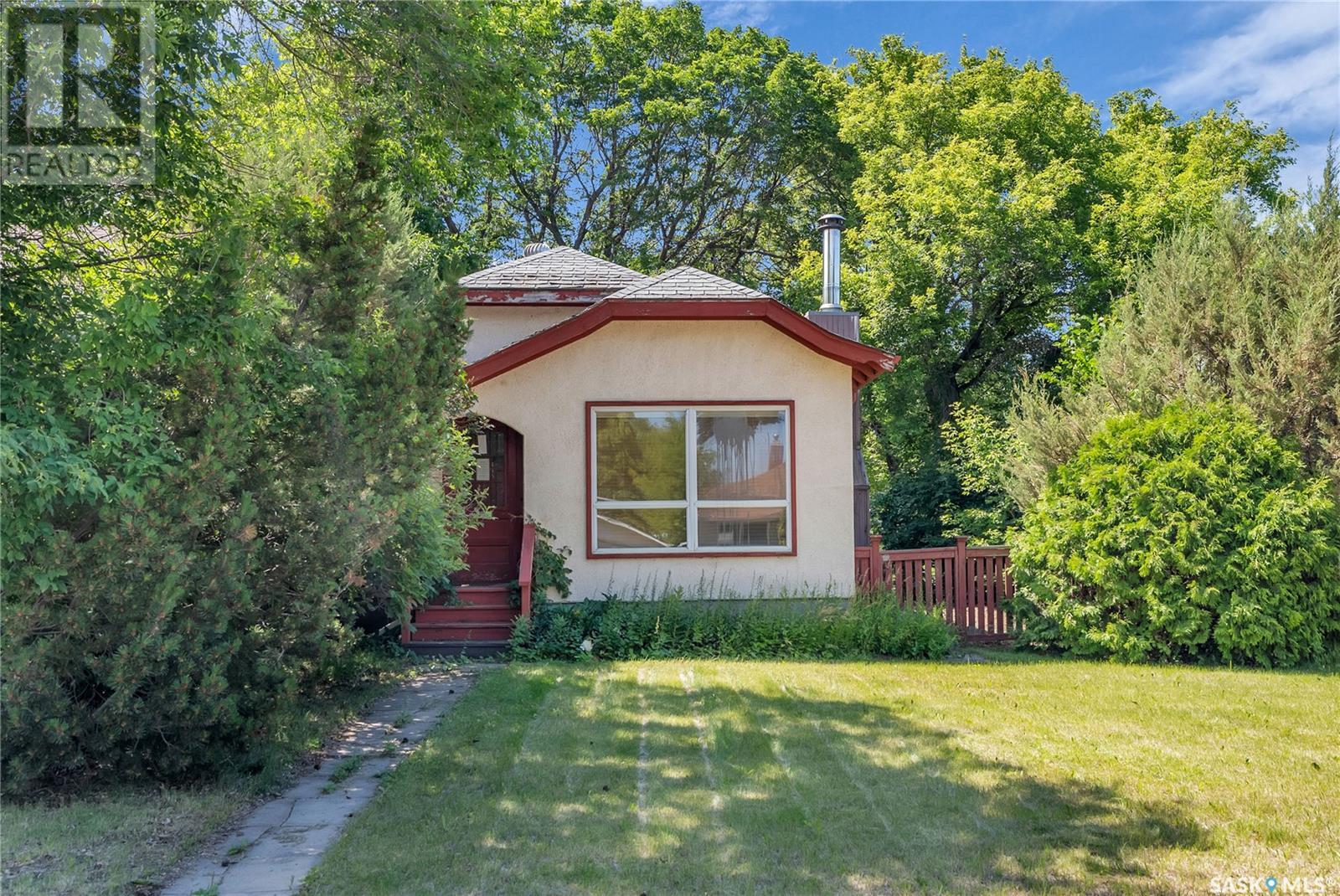 Property at 1709 E AVENUE N image 2