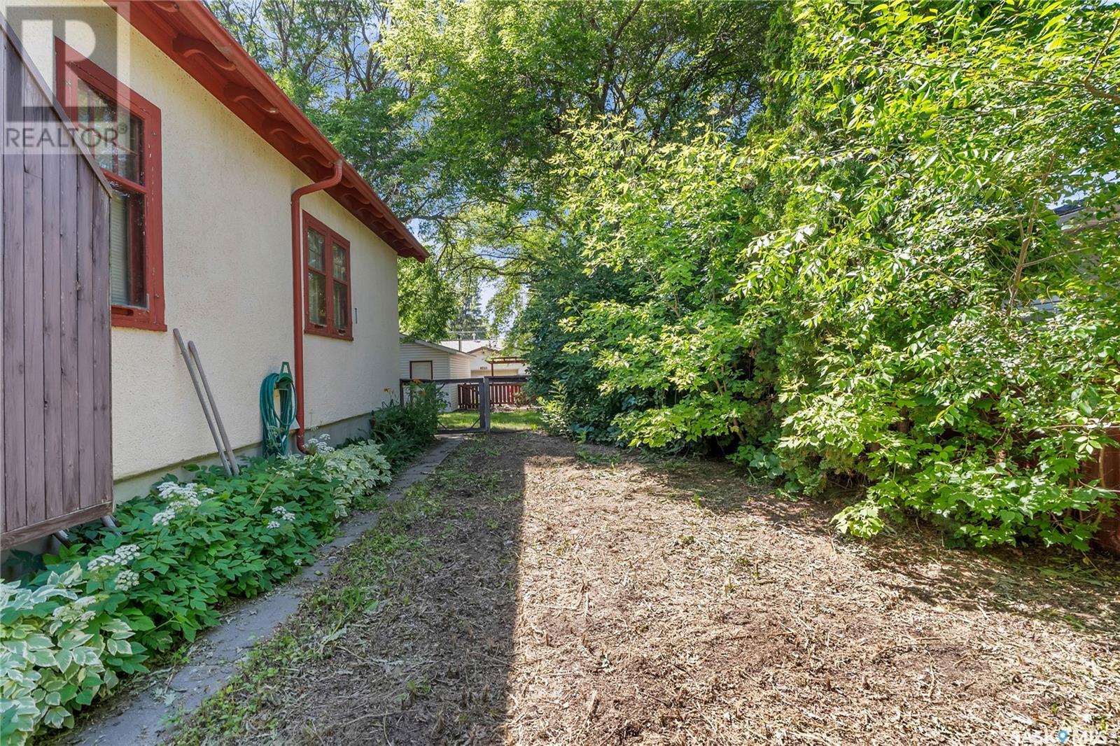 Property at 1709 E AVENUE N image 3