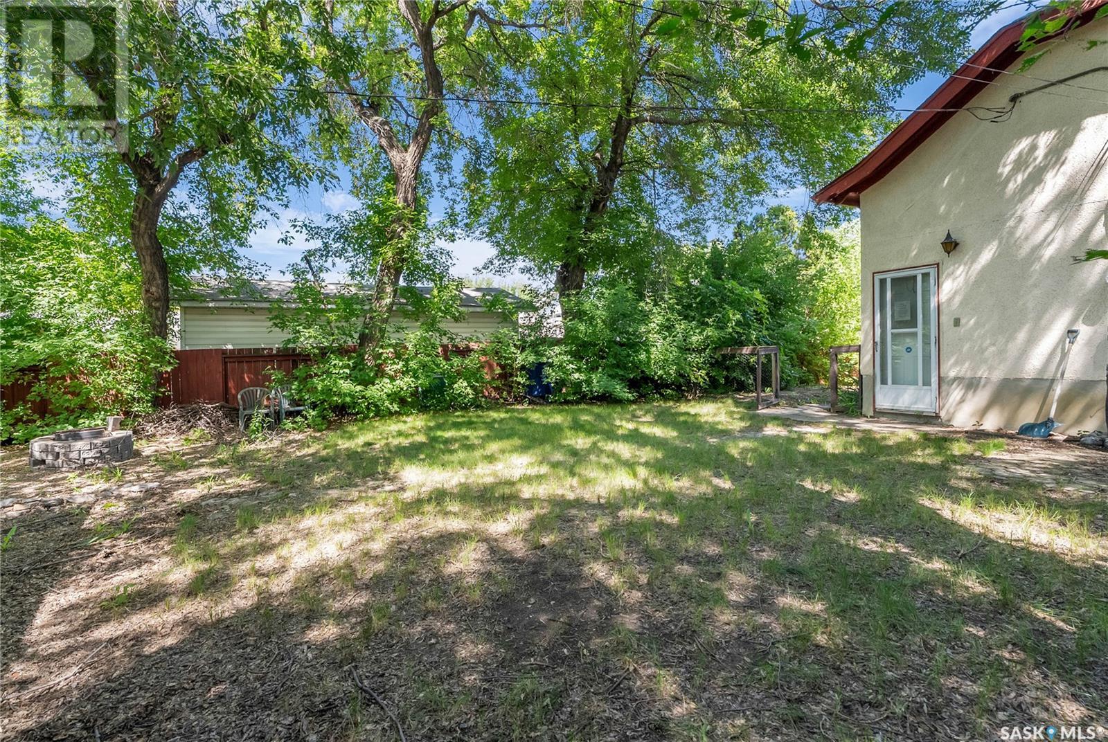 Property at 1709 E AVENUE N image 4