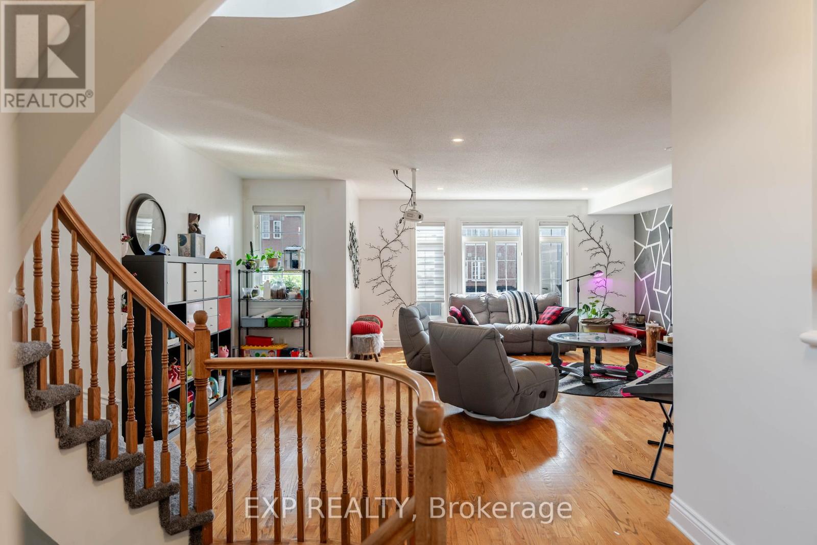 Property at 97 CASTLE GLEN CRESCENT image 3