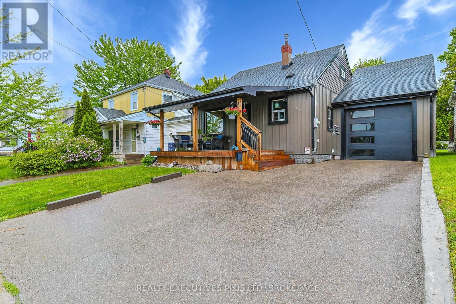 6435 Taylor Street, Niagara Falls, Ontario  L2G 2E9 - Photo 1 - X12264389