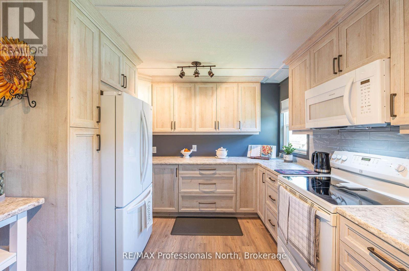 1027 Current Trail, Minden Hills, Ontario  K0M 2K0 - Photo 13 - X12264446