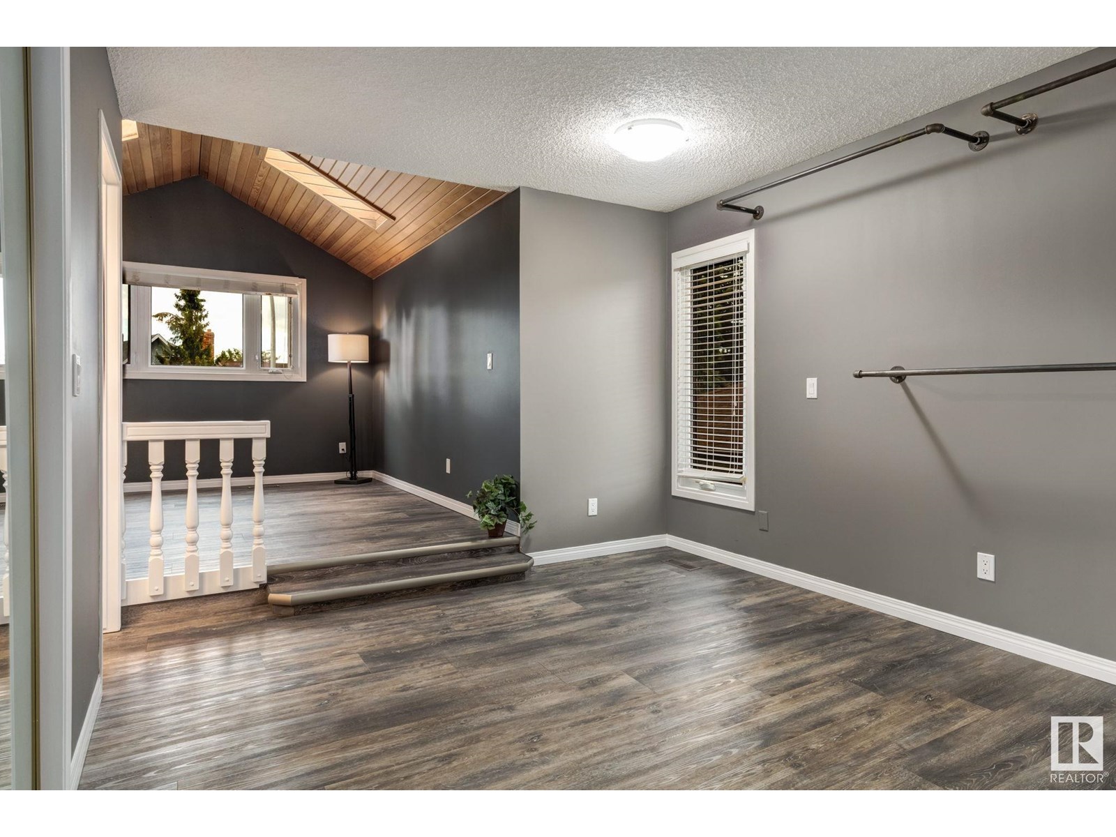 Property at 537 VILLAGE DR image 4