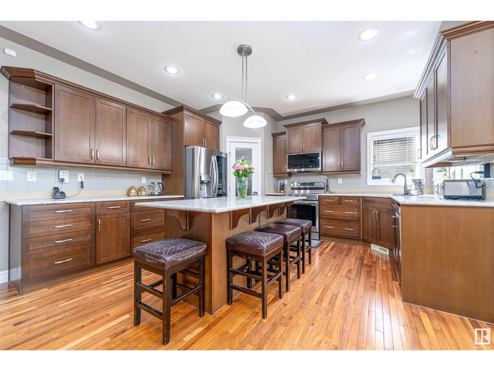 Property at 86 OAK VISTA DR image 2
