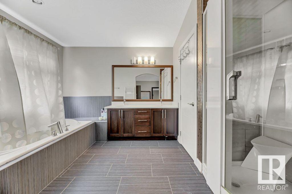 Property at 10806 72 AV NW image 3