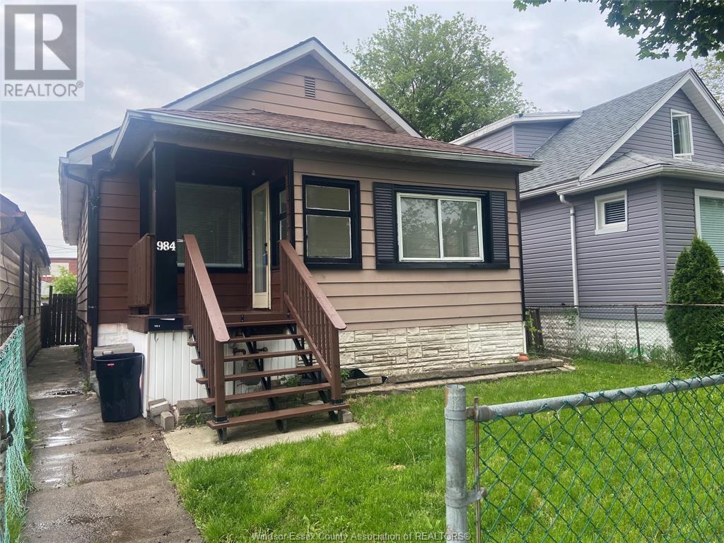 MLS# 25016892: 984 ELLROSE Unit# UPPER, Windsor, Canada