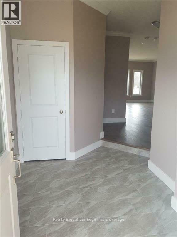 1330 Lawson Road, London North, Ontario N6G 5K9 - Photo 3 - X12264488