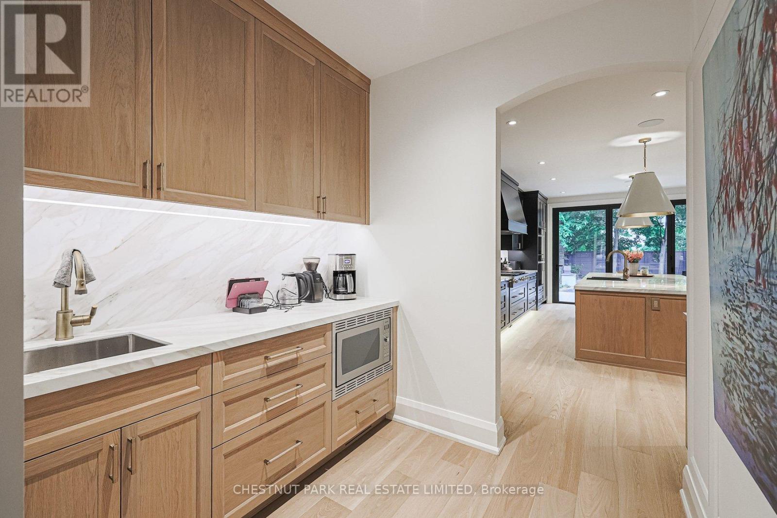 142 Buckingham Avenue, Toronto, Ontario  M4N 1R6 - Photo 15 - C12264499