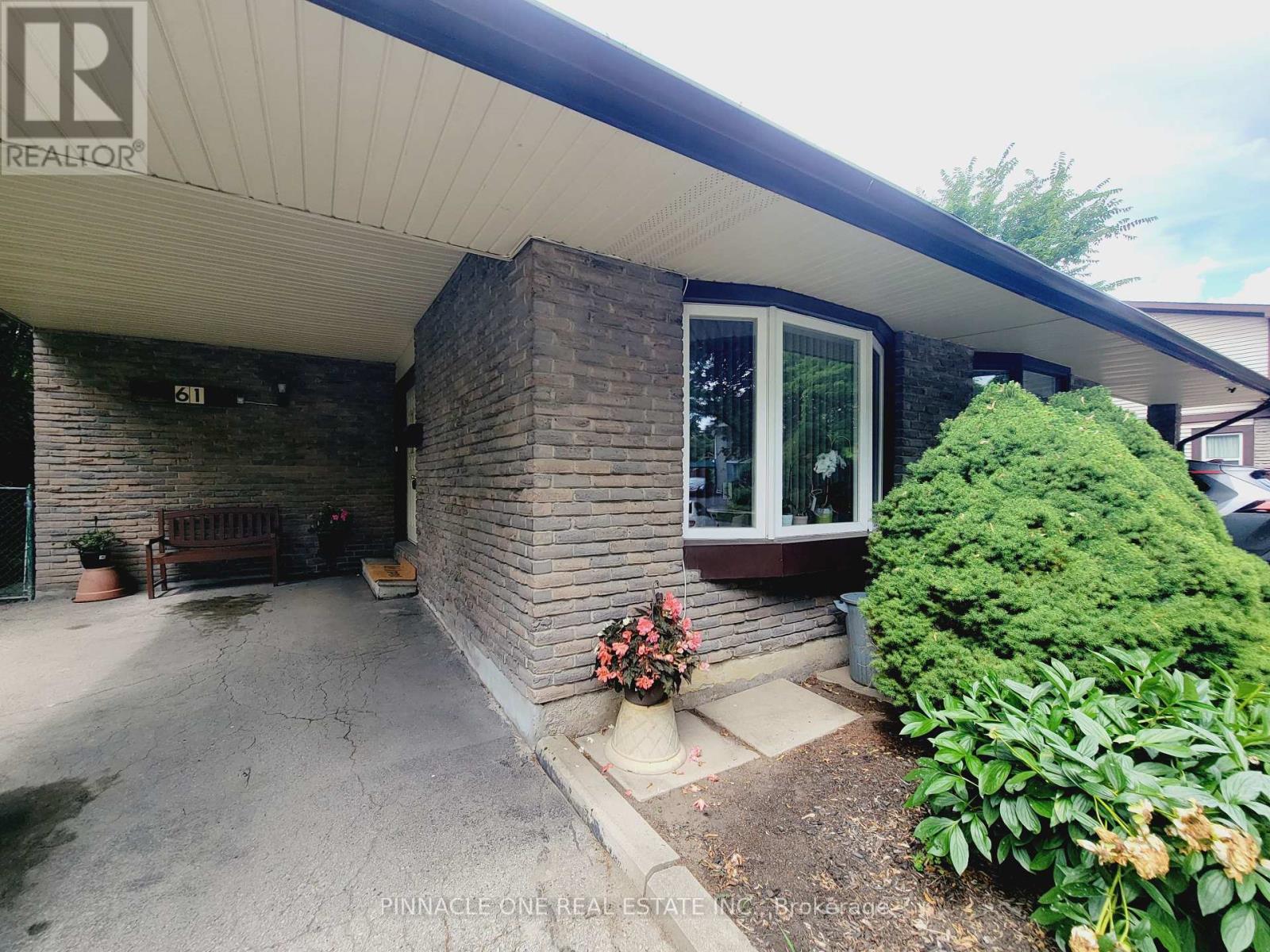 Property at 61 APPLEGATE CRESCENT image 3