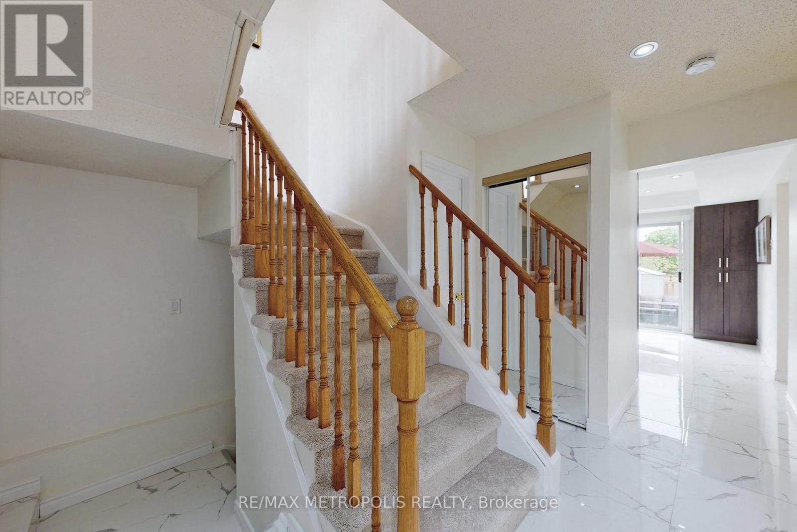 Upper - 42 Grantown Avenue, Toronto, Ontario  M1C 3R9 - Photo 13 - E12264521