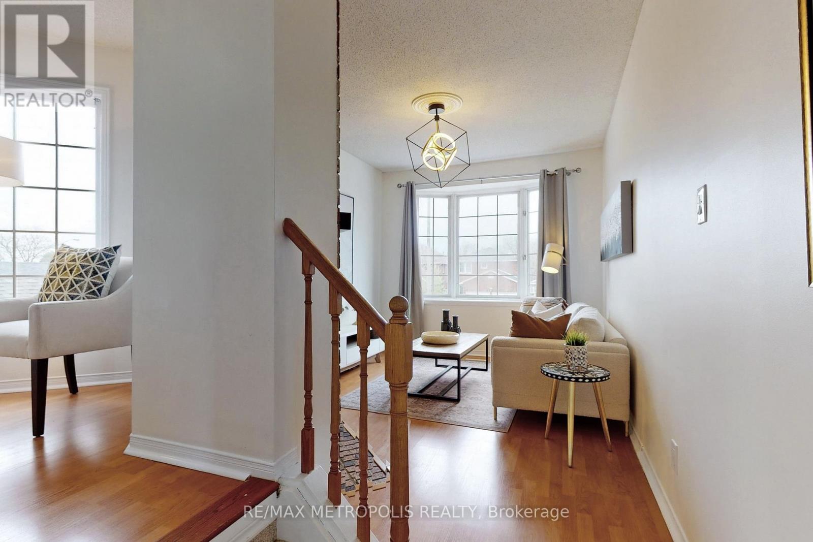 Upper - 42 Grantown Avenue, Toronto, Ontario  M1C 3R9 - Photo 17 - E12264521
