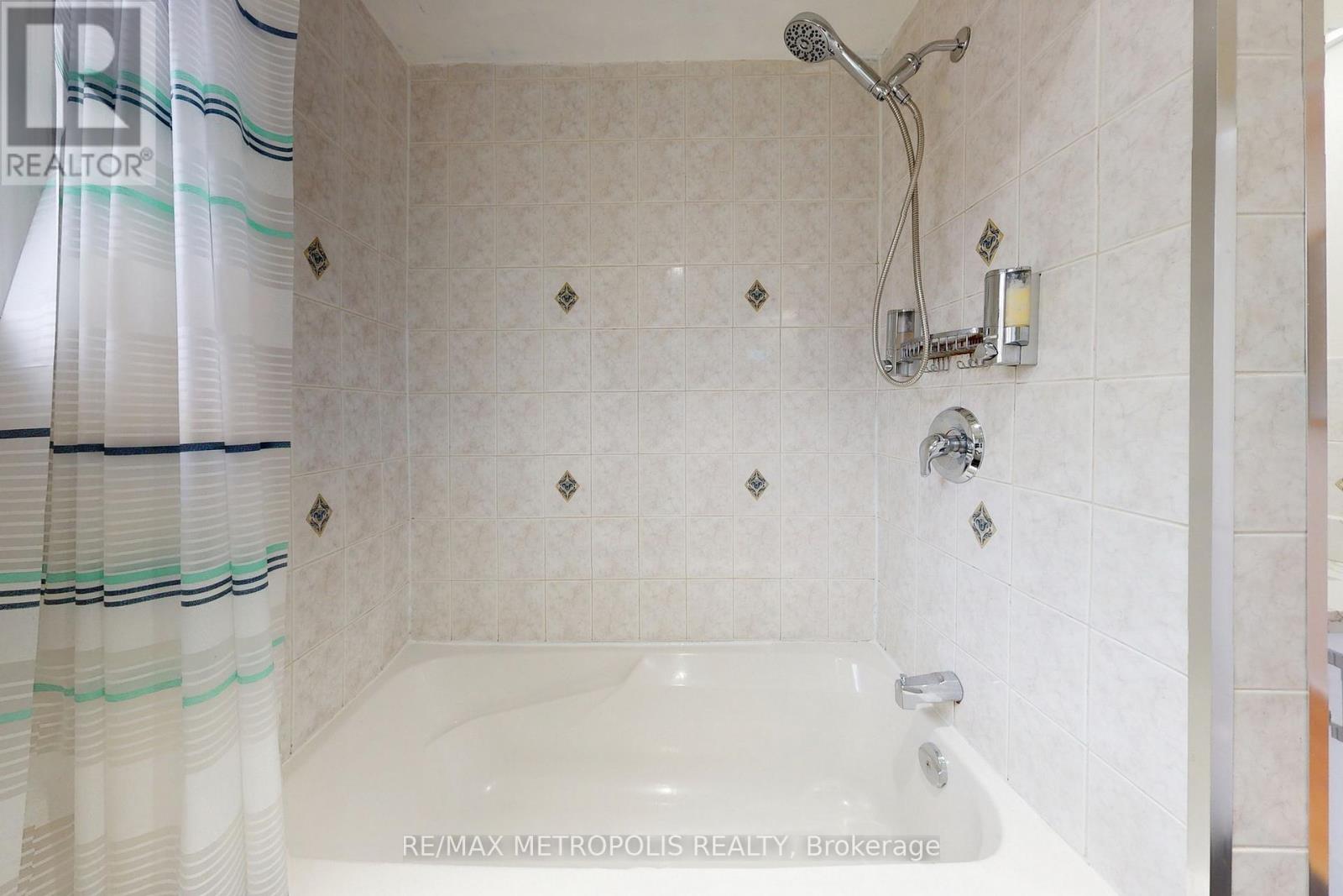 Upper - 42 Grantown Avenue, Toronto, Ontario  M1C 3R9 - Photo 31 - E12264521